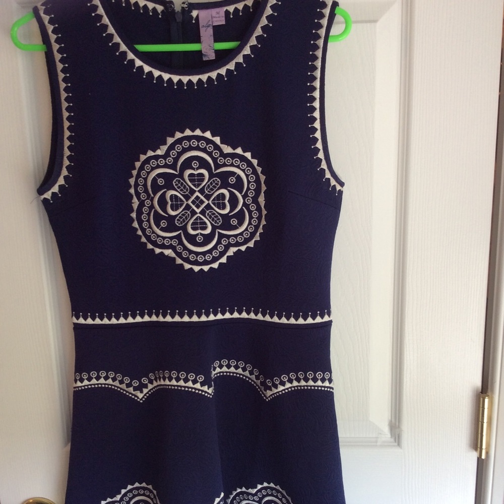 Alya Francesca Sleeveless Party Dress. Medium